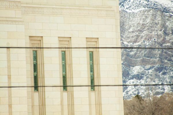 Windows on sides of temple. Image courtesy LDS Temples.com